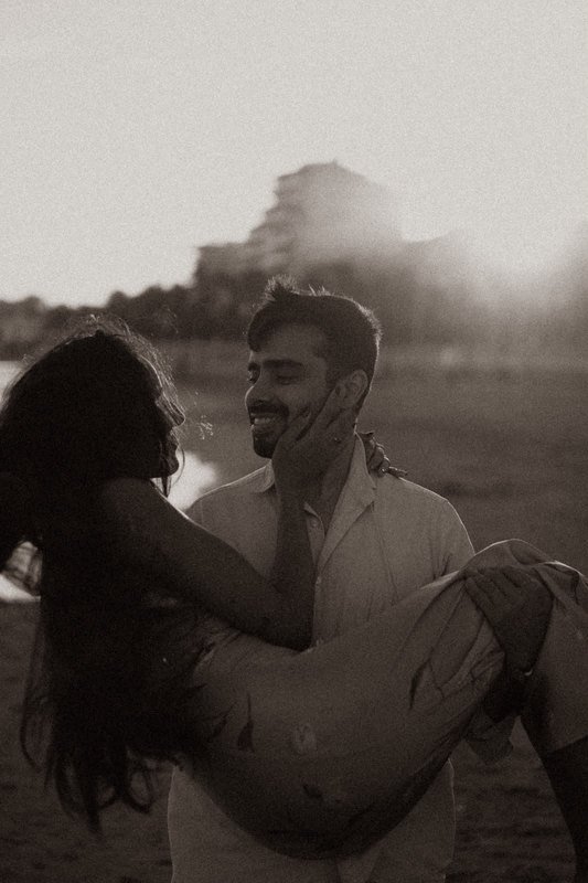 Amish carrying Sindhu on the beach